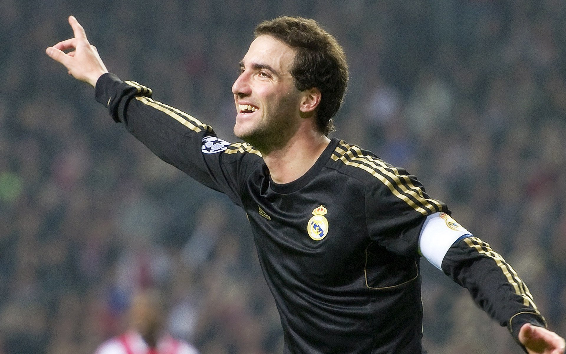 世界杯预选赛最新形势：莱比锡高居榜首，国际米兰强势追赶，冠军归属成迷